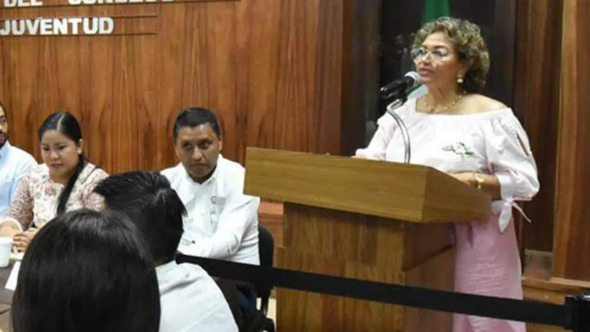 Adela román juventud
